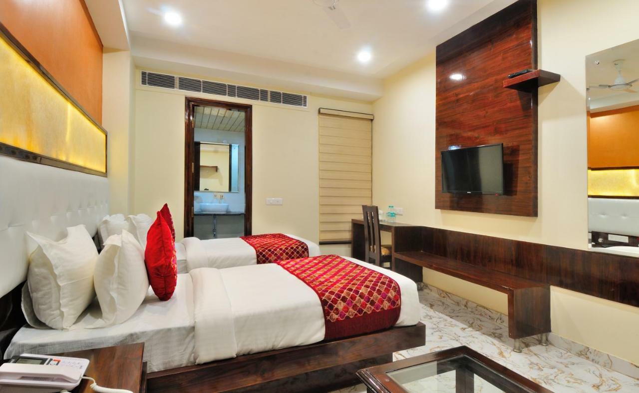 Hotel The Grand Uddhav à New Delhi Extérieur photo